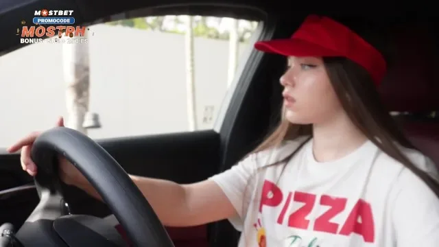 Fucked a Pizza Delivery Girl for Being Late, got a Tip with a Powerful Creamp...