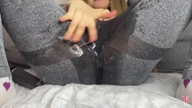 A Powerful Vibrator Makes Asian Girl Squirt in Her Leggings