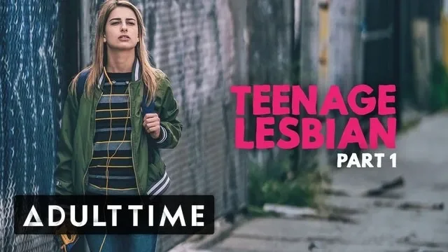 Teenage Lesbian- Kristen Scott Peeps on Couple at Party