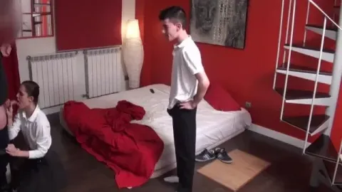 Jordi Y Ainara. Un Trío Con Su Propio Casero!