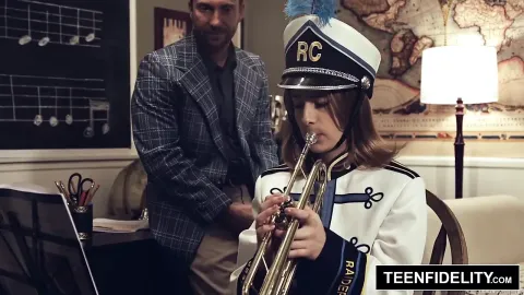 Kristen Scott Blows Cock Like a Trumpet