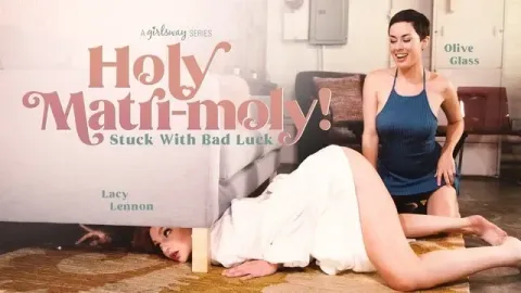 Lacy Lennon gets Double-fingered & Fisted while Stuck under the Sofa