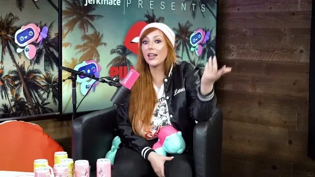 Lauren Phillips Teaches Amouranth how to Do Triple Penetration
