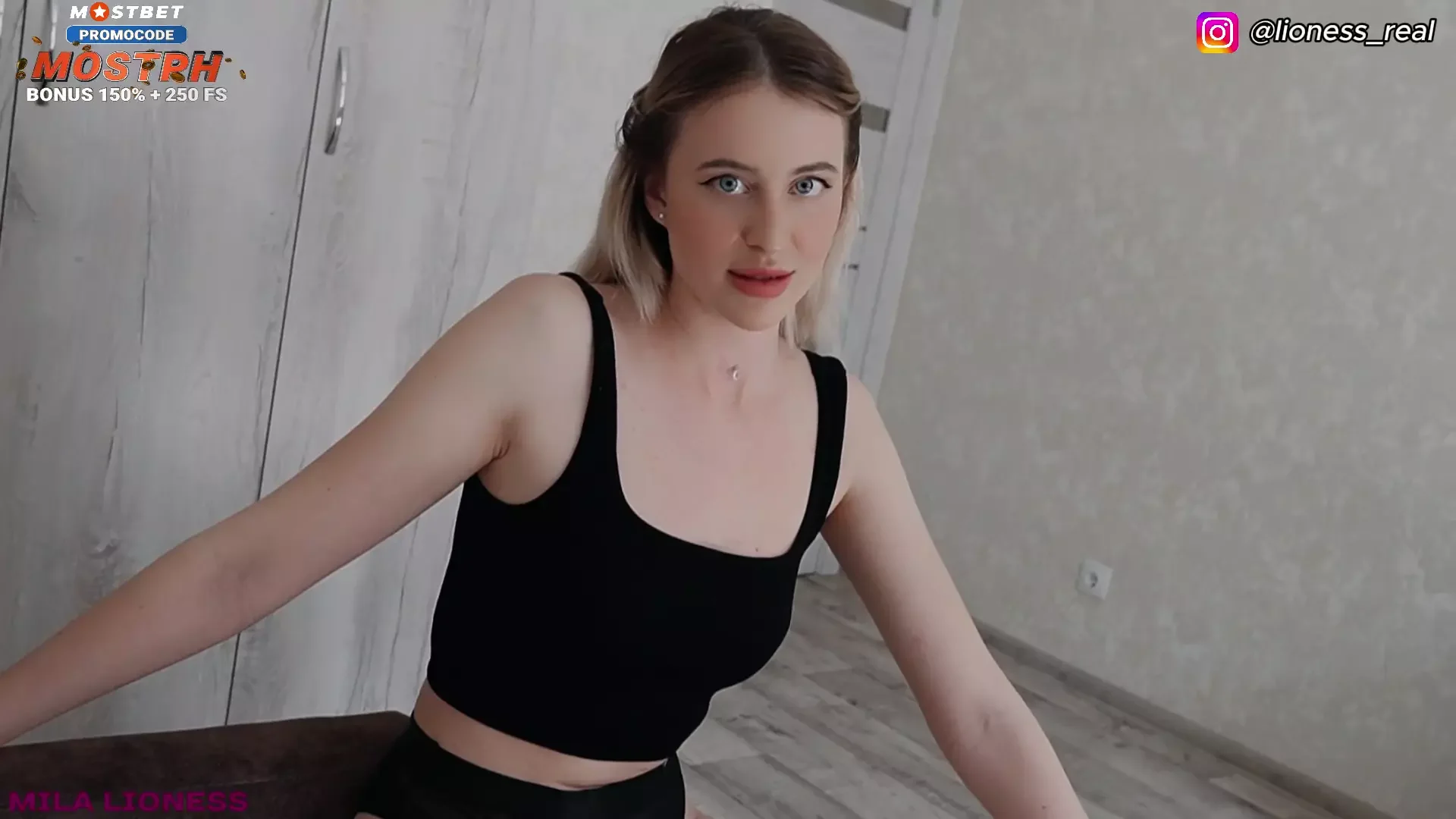 Stop Playing on the Phone, I Miss Sex so Much! Fuck Your Stepmom while Your F...