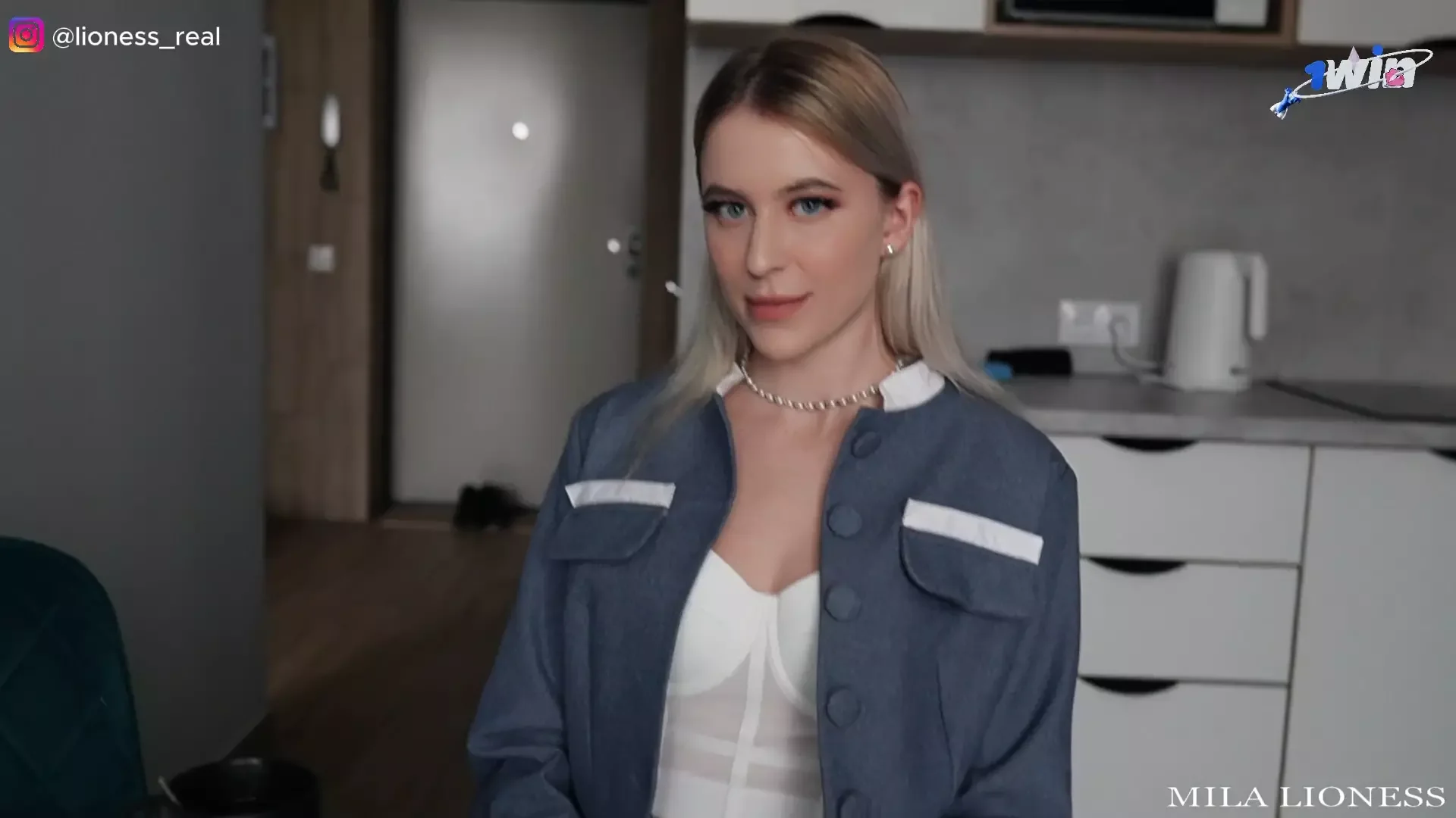 Credit for Cum on Mouth. I Came to Take the Exam to the Teacher, and He Fucke...