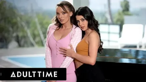 Milf Pristine Edge Can't Resist Teen Student Kylie Rocket's Offer to Scissor