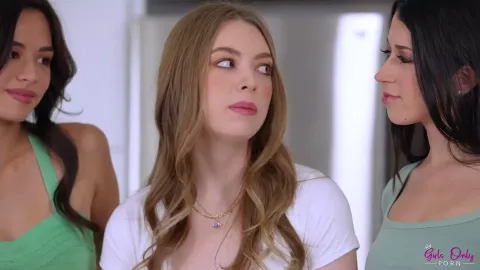 Alex Coal & Scarlett Alexis Show Naïve Sylvie Sterling how to Be Treated Like...