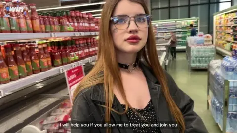 I Met a Student in a Supermarket and Fucked Her, Cumming on Her Face