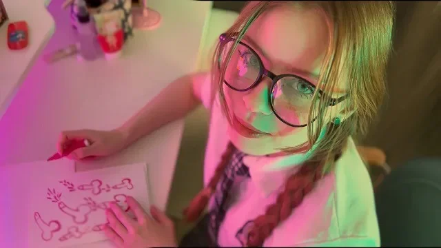 Schoolgirl with Glasses Drew Penises instead of Homework and was Fucked on th...